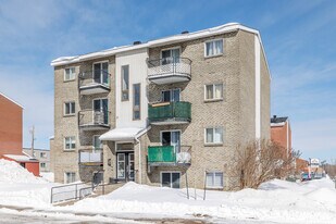 610 Laval Boul in Laval, QC - Building Photo