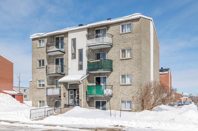 610 Laval Boul