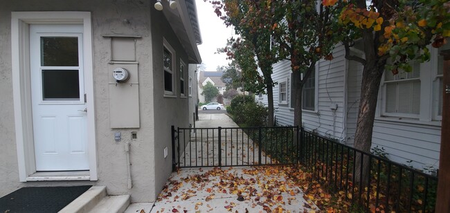 212 W Euclid Ave in Stockton, CA - Foto de edificio - Building Photo