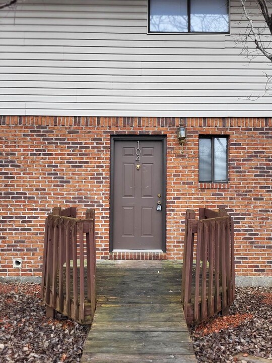 104 Autumn Creek Ln in Johnson City, TN - Foto de edificio