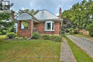 3813 St Peter Ave in Niagara Falls, ON - Building Photo