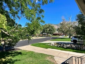 971 Bel Mar Dr, Unit A in Ogden, UT - Foto de edificio - Building Photo