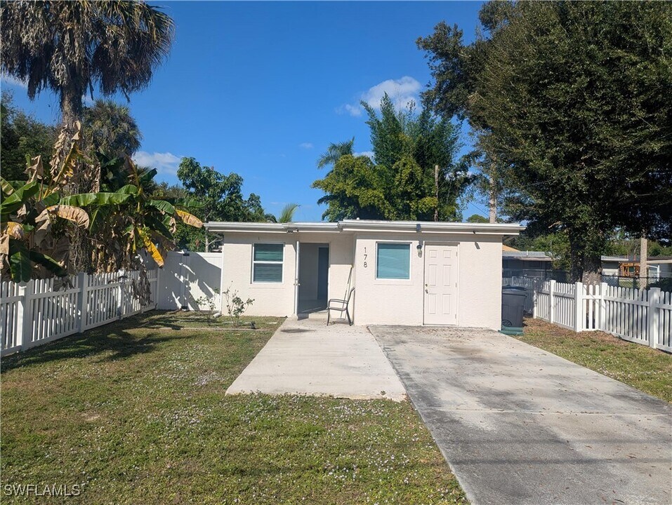 178 Evergreen Rd in North Fort Myers, FL - Building Photo
