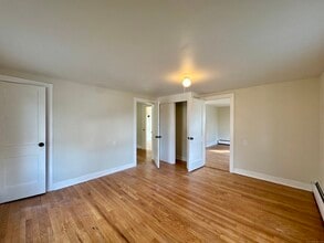 126 Beecher St-Unit -2 in Southington, CT - Building Photo - Building Photo