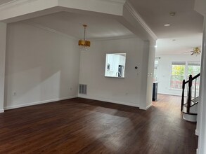 13205 Windy Oak Way in Herndon, VA - Foto de edificio - Building Photo