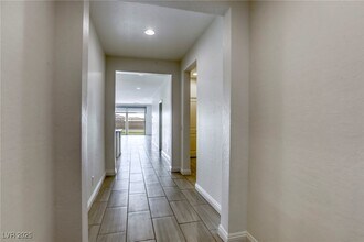 832 Gallery Course Dr in Las Vegas, NV - Building Photo - Building Photo