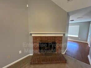 8452 Creek Front Dr in Memphis, TN - Building Photo - Building Photo