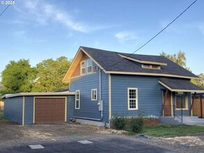 91213 N Harrison St in Eugene, OR - Building Photo - Building Photo