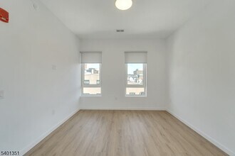 22 Schuyler Pl in Morristown, NJ - Building Photo - Building Photo