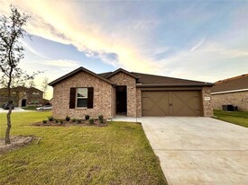6025 Stuart Dr in Aubrey, TX - Building Photo