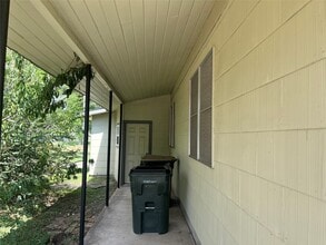 1002 Fowlkes St in Sealy, TX - Building Photo - Building Photo