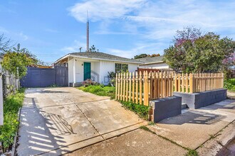 2389 Empress St in Sacramento, CA - Building Photo - Building Photo
