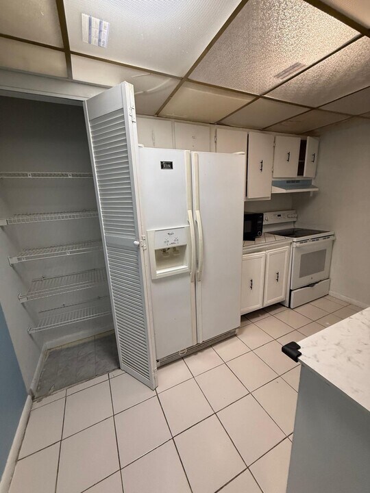 5737 Blueberry Ct in Lauderhill, FL - Building Photo