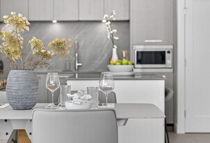 3389 Lakeshore Rd in Kelowna, BC - Building Photo