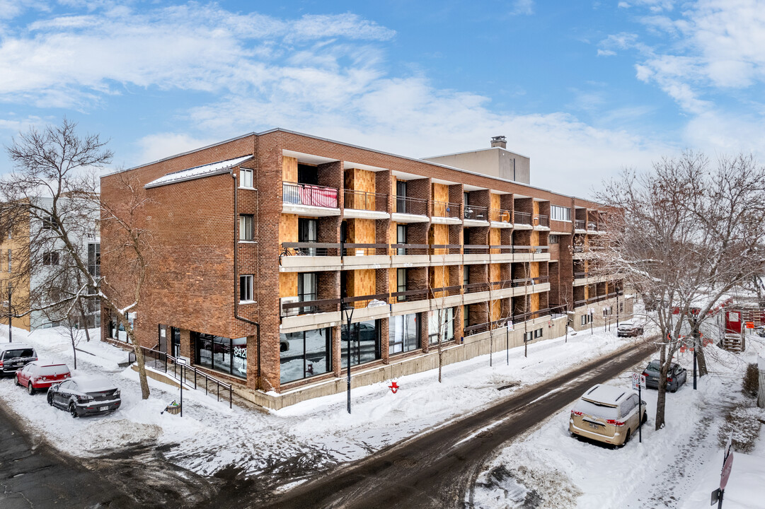 8420 Boyer Rue in Québec, QC - Building Photo