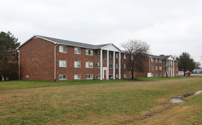 Colonial Estates Apartments in Potterville, MI - Building Photo - Building Photo