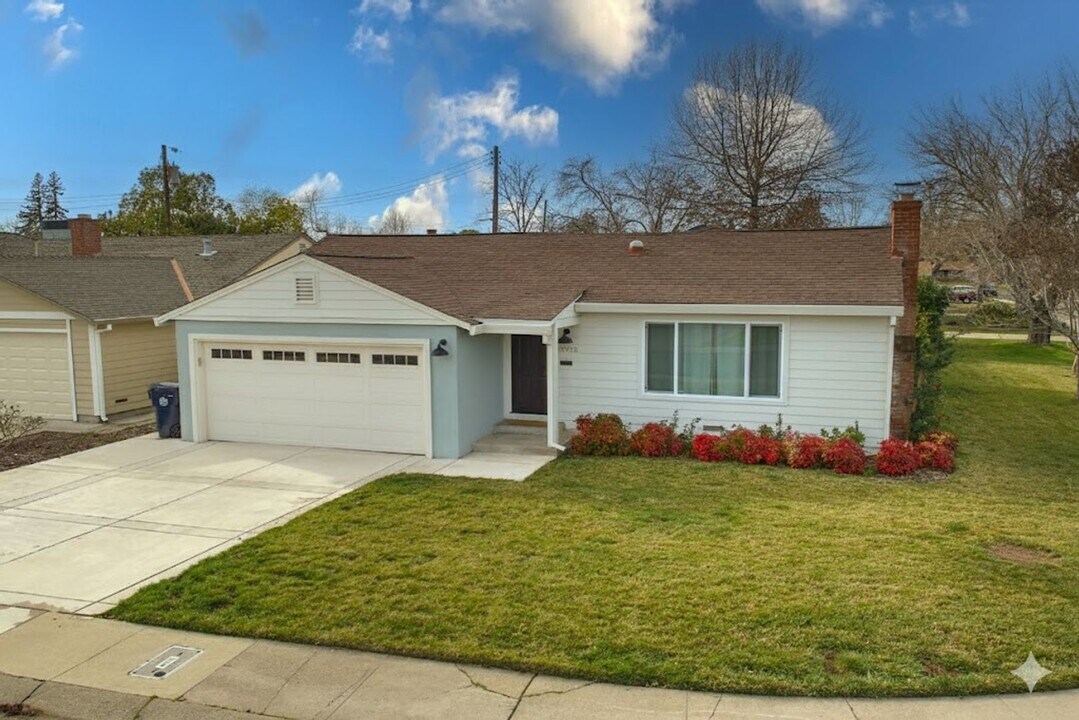 4928 Carmen Wy in Sacramento, CA - Building Photo