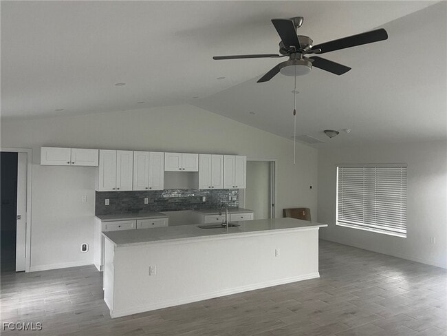 1049 NE 44th St in Cape Coral, FL - Building Photo - Building Photo