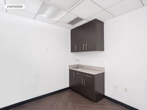 235 E 67th St in New York, NY - Building Photo - Building Photo