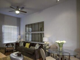 10200 Six Pines Dr in The Woodlands, TX - Building Photo