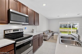 15396 Wildflower Cir in Naples, FL - Foto de edificio - Building Photo