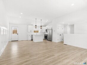 1974 Kings Hwy in Fairfield, CT - Building Photo - Building Photo