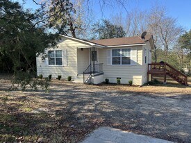 805 Ray Rd in Clarksville, AR - Building Photo