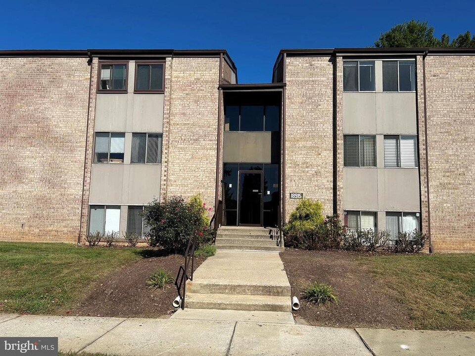 18915 Smoothstone Way-Unit -6 in Montgomery Village, MD - Building Photo
