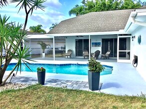 5714 29th Ct E in Bradenton, FL - Building Photo - Building Photo