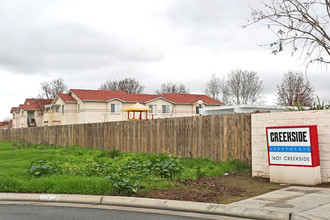 Creekside Apartments in Madera, CA - Foto de edificio - Building Photo