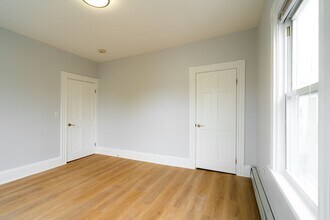 329 Hurley St, Unit 2 in Cambridge, MA - Building Photo - Building Photo