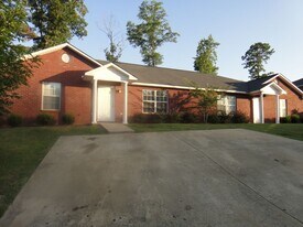 747 Yeager Ln in Auburn, AL - Building Photo