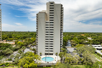 The Pinnacle in Tampa, FL - Building Photo - Building Photo