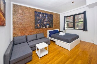 215 B E 95th St in New York, NY - Building Photo - Building Photo