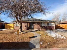1317 Fulton St in Aurora, CO - Building Photo