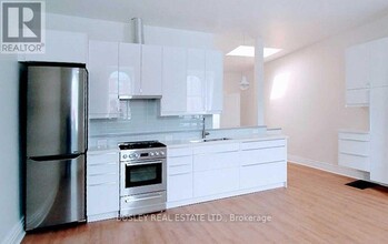 988-988 Queen St W in Toronto, ON - Building Photo - Building Photo