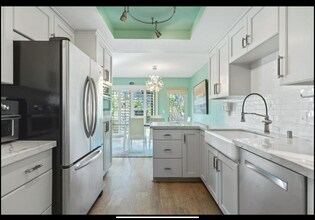 237 Sea Forest Ct in Del Mar, CA - Foto de edificio - Building Photo