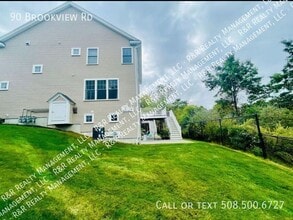 90 Brookview Rd in Franklin, MA - Foto de edificio - Building Photo