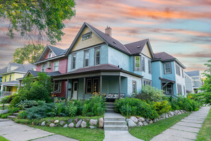 823 Laurel Ave, Unit Right in St. Paul, MN - Building Photo