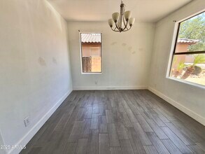 7116 W Sophie Ln in Phoenix, AZ - Building Photo - Building Photo