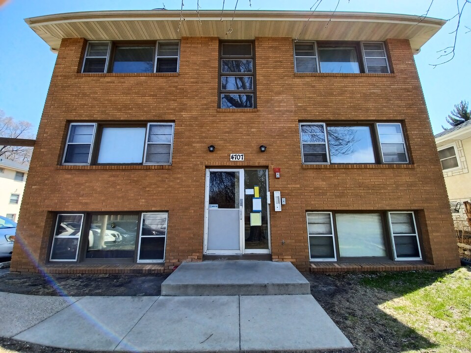 4707 University Ave NE in Columbia Heights, MN - Building Photo