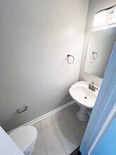 3069 Hawthorne Dr NE in Washington, DC - Foto de edificio - Building Photo