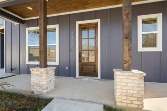 1205 Walnut St in Georgetown, TX - Building Photo - Building Photo