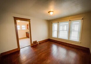 1007 Mahlon St in Lansing, MI - Building Photo - Building Photo