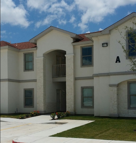 Lakeview Apartments Lakeview Apartments in Laredo, TX - Foto de edificio - Building Photo