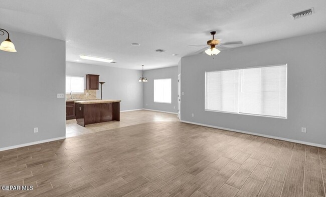 6825 Steffers Ln in El Paso, TX - Building Photo - Building Photo