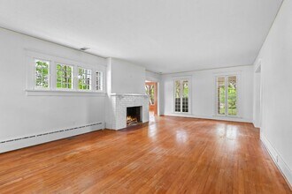 255 W Lawson St in Fayetteville, AR - Building Photo - Building Photo