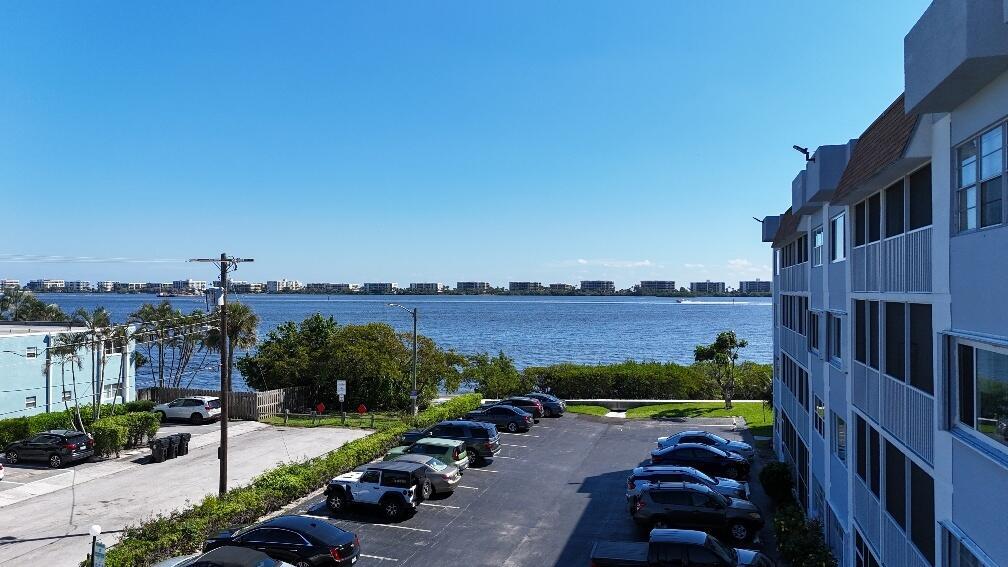 1502 S Lakeside Dr in Lake Worth Beach, FL - Building Photo