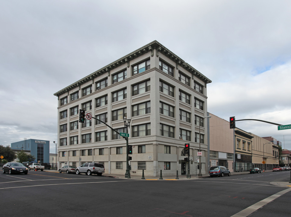 Almond View Apartments in Stockton, CA - Building Photo