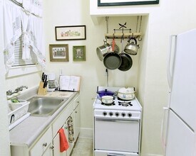 The Lindsay Furnished Apartments in Stockton, CA - Foto de edificio - Building Photo